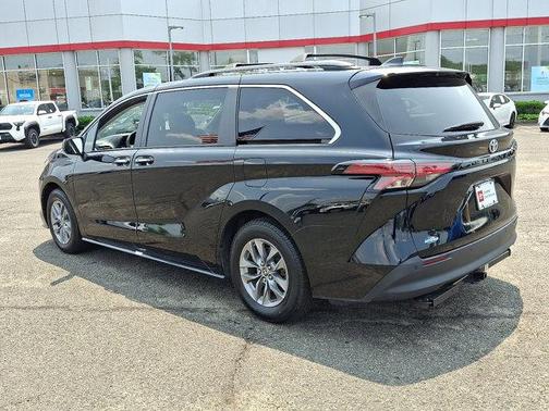 2022 Toyota Sienna XLE 7 Passenger