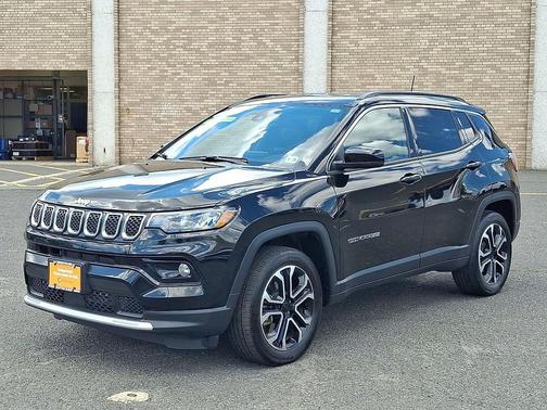 Diamond Black Crystal Pearlcoat 2023 Jeep Compass Limited