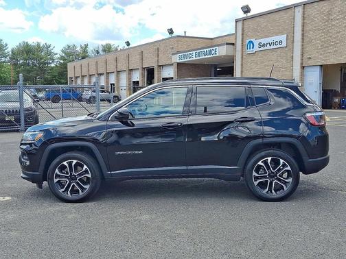 Diamond Black Crystal Pearlcoat 2023 Jeep Compass Limited