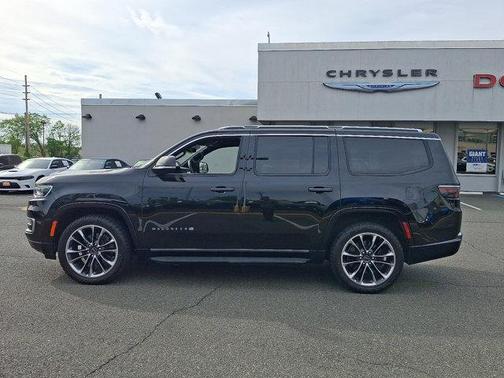 Diamond Black Crystal Pearlcoat 2023 Jeep Wagoneer Series II 4x4
