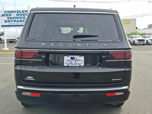 Diamond Black Crystal Pearlcoat 2023 Jeep Wagoneer Series II 4x4