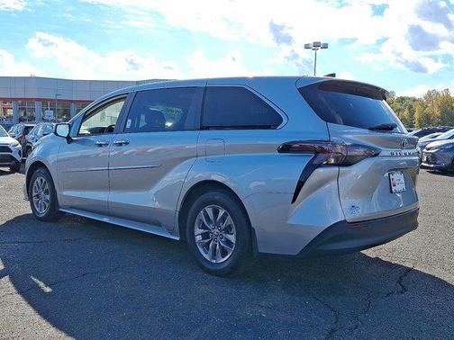 2024 Toyota Sienna XLE 7 Passenger