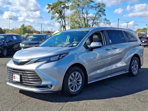 2024 Toyota Sienna XLE 7 Passenger