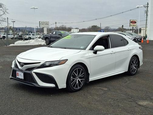Ice Cap 2023 Toyota Camry SE