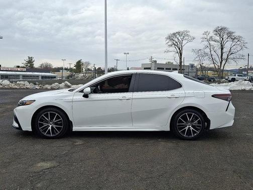 Ice Cap 2023 Toyota Camry SE