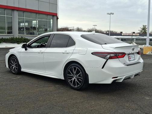 Ice Cap 2023 Toyota Camry SE