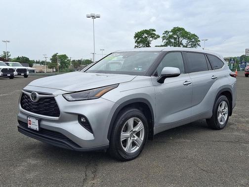 Celestial Silver Metallic - 1J9 2024 Toyota Highlander LE
