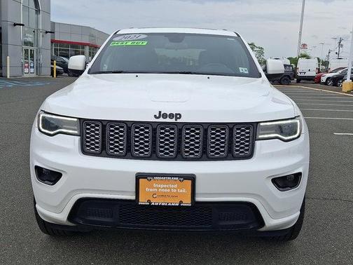 Bright White Clearcoat 2021 Jeep Grand Cherokee Laredo