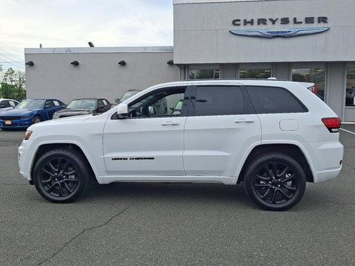 Bright White Clearcoat 2021 Jeep Grand Cherokee Laredo