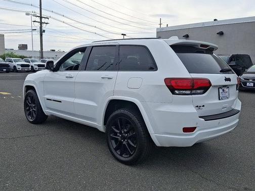 Bright White Clearcoat 2021 Jeep Grand Cherokee Laredo