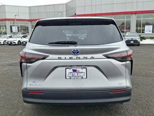 2025 Toyota Sienna XLE