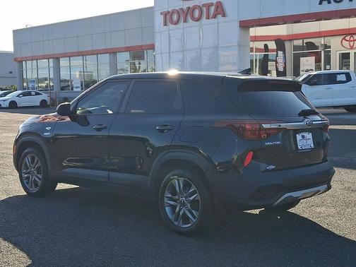 Cherry Black 2021 Kia Seltos LX