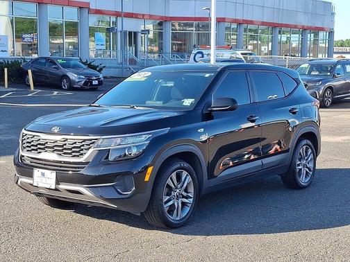 Cherry Black 2021 Kia Seltos LX