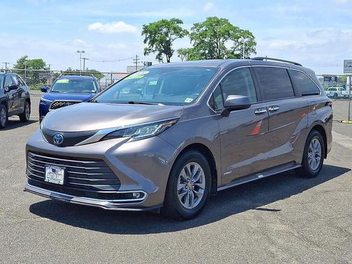 Predawn Gray Mica 2021 Toyota Sienna XLE 8 Passenger