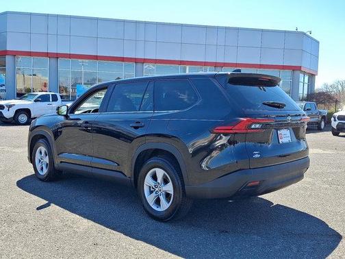MIDNGT BLK MET 2025 Toyota Highlander LE