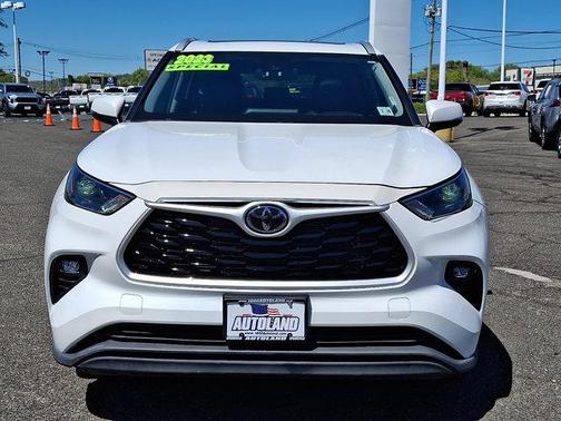 'WHITE' 2023 Toyota Highlander XLE