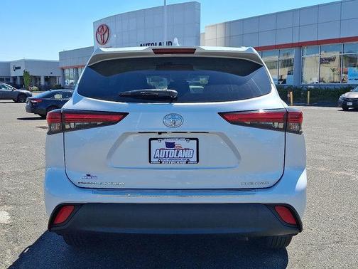 'WHITE' 2023 Toyota Highlander XLE