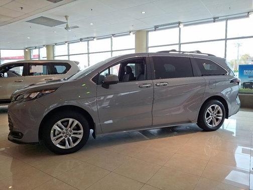 2023 Toyota Sienna Woodland Edition 7-Passenger
