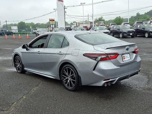 2024 Toyota Camry Hybrid SE