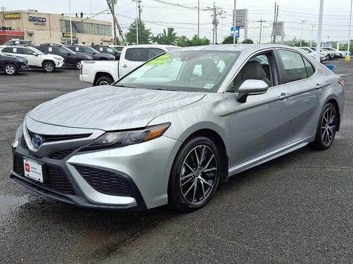 2024 Toyota Camry Hybrid SE