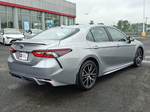 2024 Toyota Camry Hybrid SE