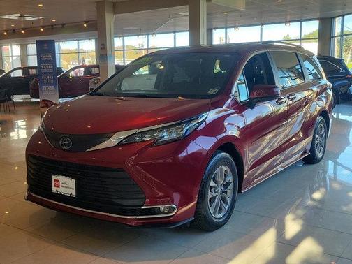 2023 Toyota Sienna XLE 7 Passenger
