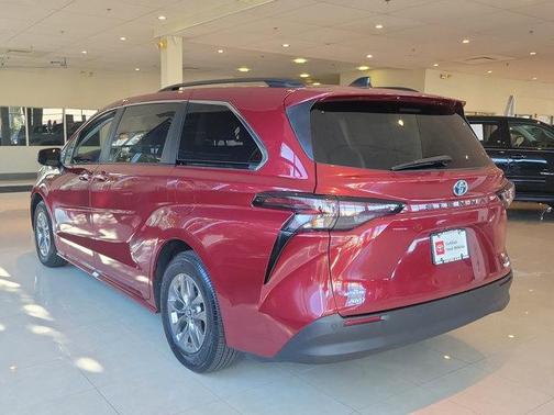 2023 Toyota Sienna XLE 7 Passenger