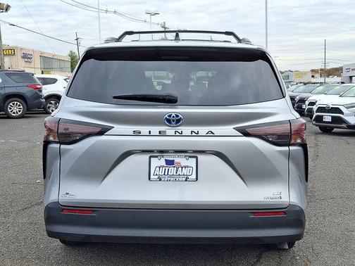 2024 Toyota Sienna LE