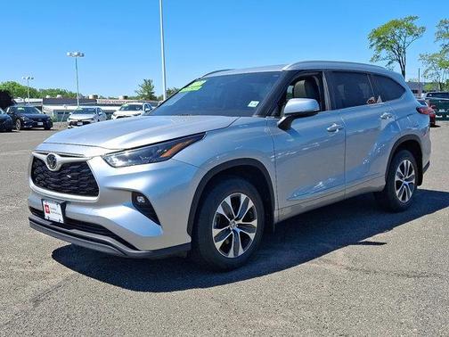 2023 Toyota Highlander XLE