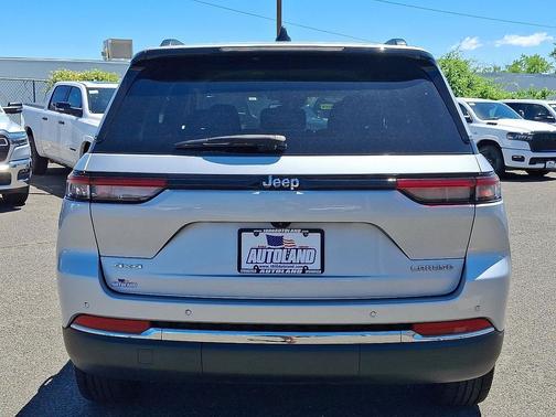 Silver Zynith 2023 Jeep Grand Cherokee Laredo