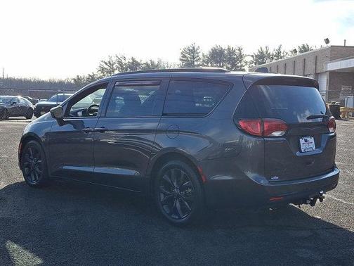 2020 Chrysler Pacifica Touring L