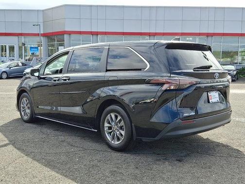 2024 Toyota Sienna XLE 7 Passenger