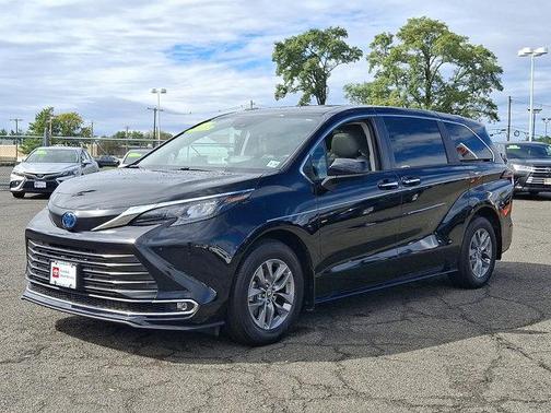 2024 Toyota Sienna XLE 7 Passenger