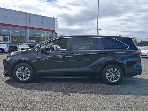 2024 Toyota Sienna XLE 7 Passenger