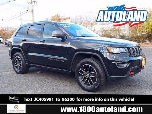 Photo 1 of 32 of 2018 Jeep Grand Cherokee Trailhawk