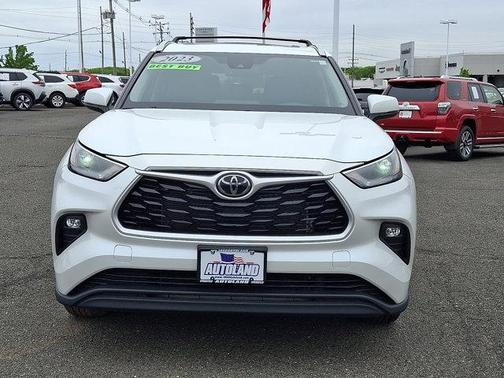 Wind Chill Pearl 2022 Toyota Highlander XLE