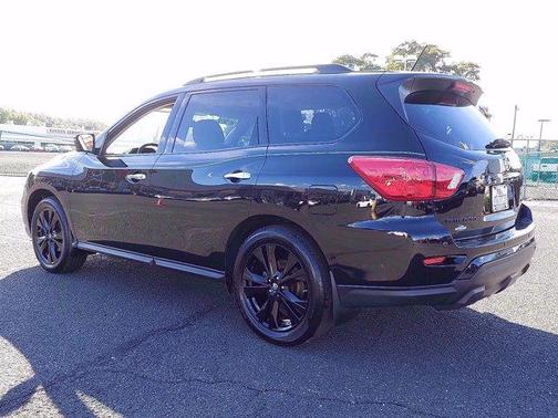 2018 Nissan Pathfinder SL