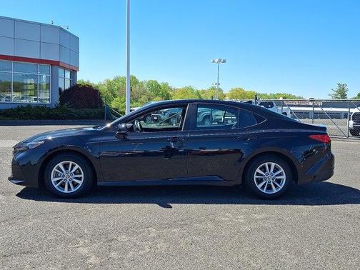 'MIDNIGHT BLACK' 2025 Toyota Camry LE