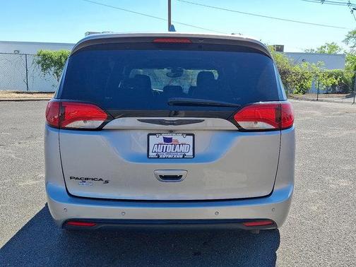 Billet Silver Metallic Clearcoat 2020 Chrysler Pacifica Touring L