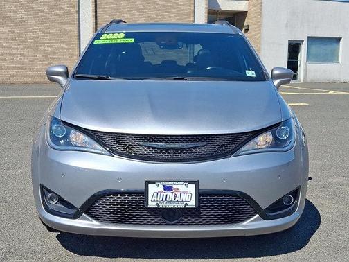 Billet Silver Metallic Clearcoat 2020 Chrysler Pacifica Touring L
