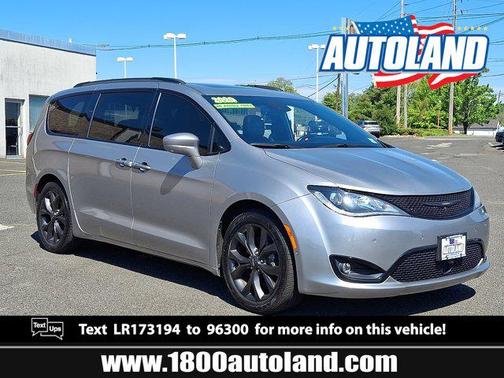 Billet Silver Metallic Clearcoat 2020 Chrysler Pacifica Touring L