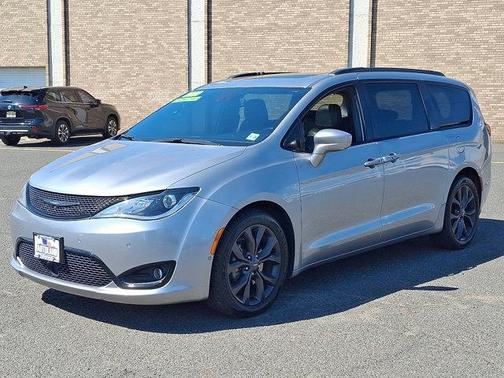 Billet Silver Metallic Clearcoat 2020 Chrysler Pacifica Touring L