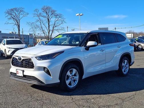 2023 Toyota Highlander LE