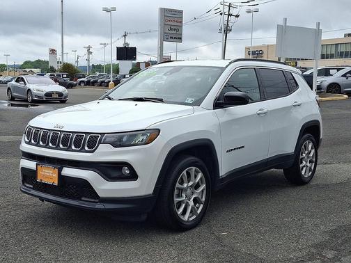 Bright White Clearcoat 2023 Jeep Compass Latitude Lux