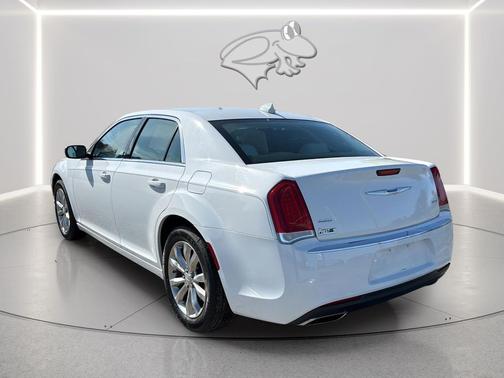Bright White Clearcoat 2022 Chrysler 300 Touring