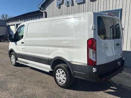 2022 Ford Transit-250 Base