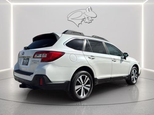 Crystal White Pearl 2019 Subaru Outback 3.6R Limited