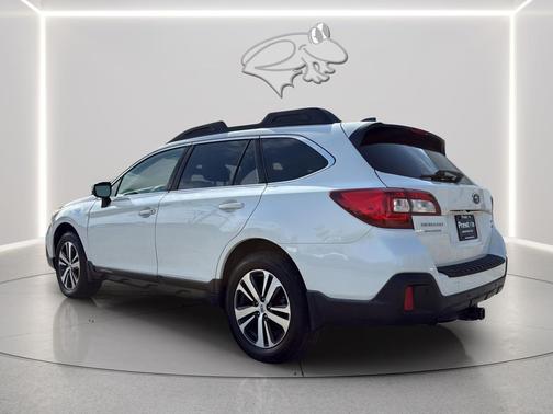 Crystal White Pearl 2019 Subaru Outback 3.6R Limited