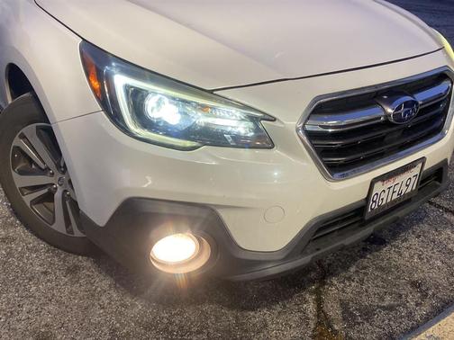 Crystal White Pearl 2019 Subaru Outback 3.6R Limited