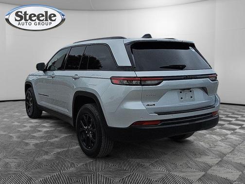 Silver Zynith 2024 Jeep Grand Cherokee Laredo